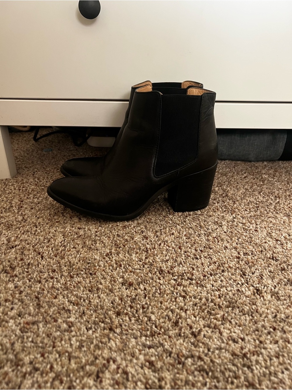 Gorgeous Nisolo heeled Chelsea boots